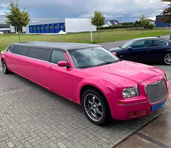 Chrysler 300C ROZE ultrastretched limo